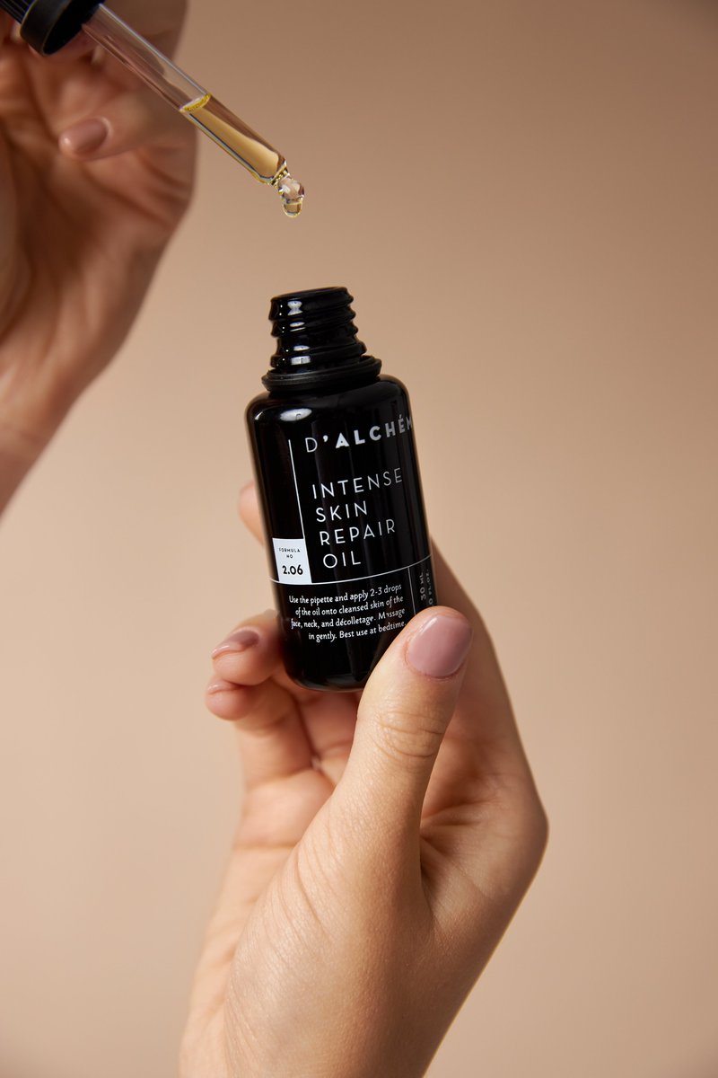 10 OF THE MOST EFFECTIVE OILS IN 1 PREPARATION
🌱 jojoba, buriti, argan, avocado, macadamia, coconut, sunflower, linseed, olive and grape seed oil.
🌱to the maximum nourish and moisturise the skin 
🌱100% vegan formula for all skin types.