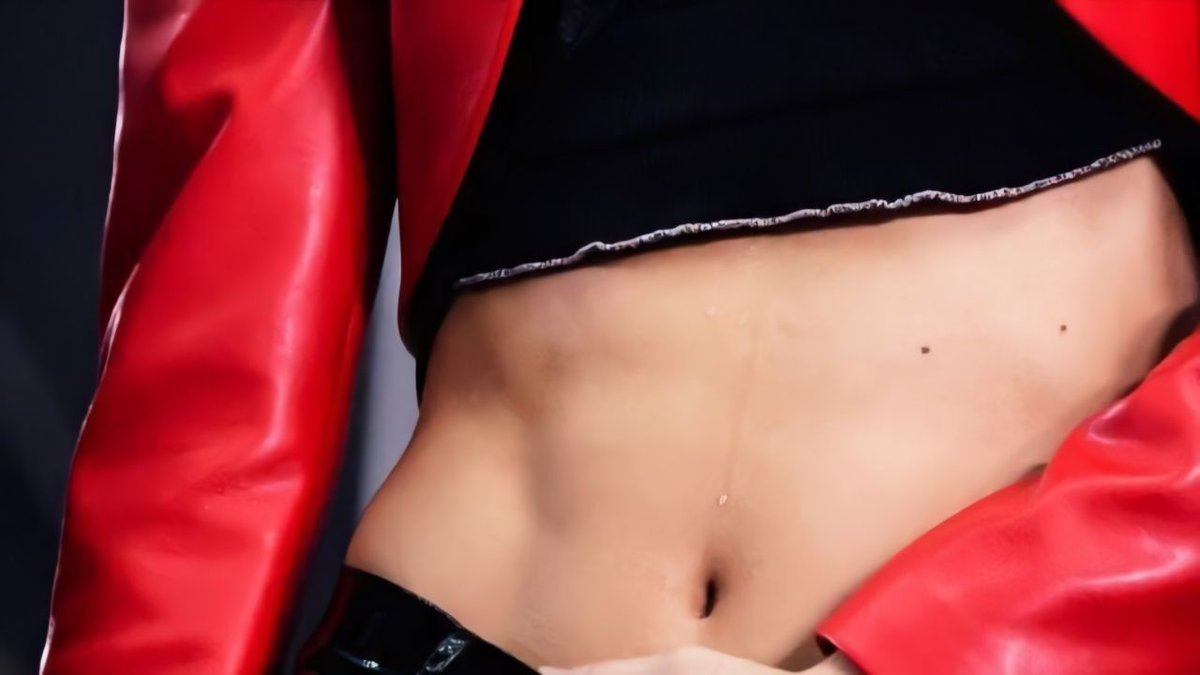 KaiForLove's tweet photo. JWOTD (jongin waist of the day) https://t.co/gNgalbt15Y