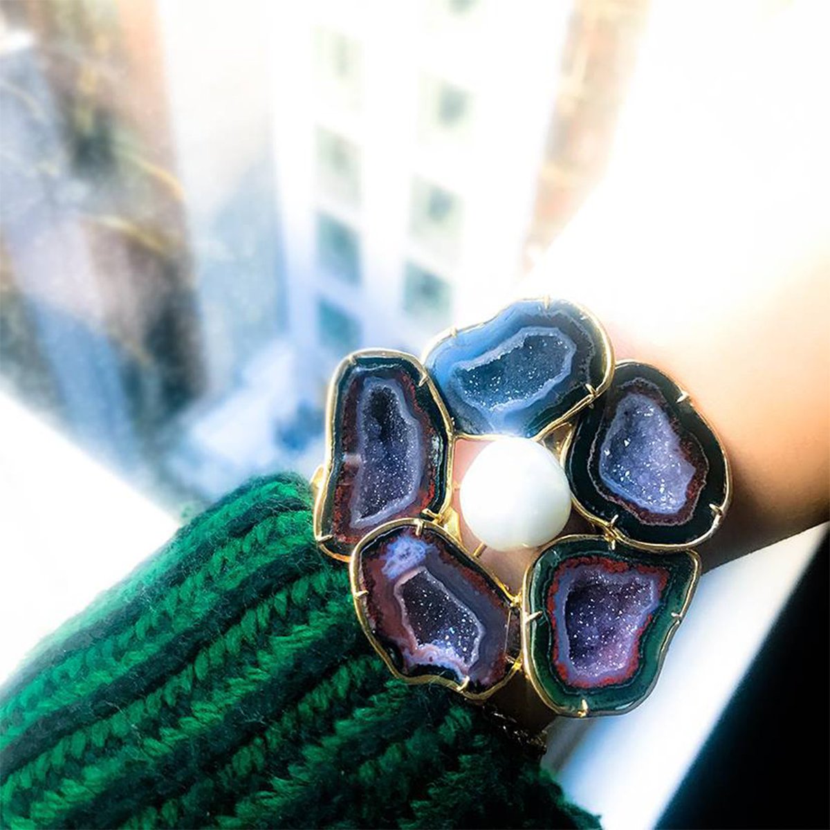 KMD_Jewelry's tweet photo. Ahead of the game on cuffing season.
Pictured: Camellia Geode and Baroque Pearl Cuff
Shop: https://t.co/pqpn0foS1R
#SignatureKMD #ILikeRocks #CuffingSeason #CuffBracelet #BaroquePearl #KMDJewelry #RaiseYourVibration #OneOfAKind #NothingsBetterThanNature #KMD #KimberlyMcDonald https://t.co/zTwVM5jxpt