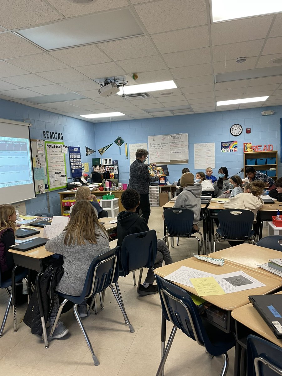 MsMorillo4's tweet photo. @VCSCuthbert thank you so much for reading to my 4th grade class! They enjoyed every minute 😊 @EducationFL @volusiaschools #FLCelebratesLiteracy #VCSCLW2022 https://t.co/bpPEttuPFT