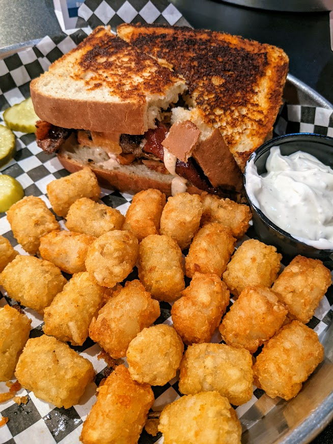 thaoworra's tweet photo. Well, that was a bust. Apparently it was 1-Day Only promotion, so we wound up grabbing a @DairyQueen Flamethrower which is a better sandwich anyway, but not as good as the superior @7TAPHOUSE FIRE-BOM this month. Now I miss the @BurgerKing #AngryWhopper, too. https://t.co/wANC4OORl5