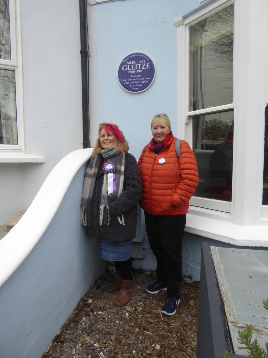 grannylovekin's tweet photo. @BrightonWHG Some great pictures taken at the Blue plaque to #MercedesGleitze….world breaking long distance swimmer. Born and celebrated in Brighton today ! https://t.co/5Tz1h67wOg