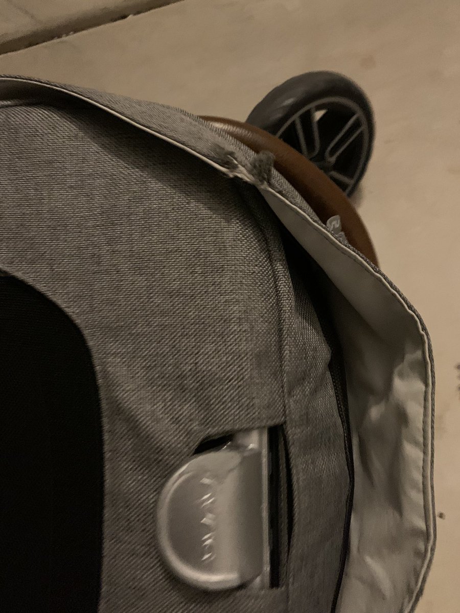 nikinpatel's tweet photo. @British_Airways You guys damaged my stroller and no one was at the baggage gate at EWR to talk to when our flight landed yesterday at 7:35 PM ET. I flew club world and this was not an ideal experience https://t.co/V7yB1DiWv9