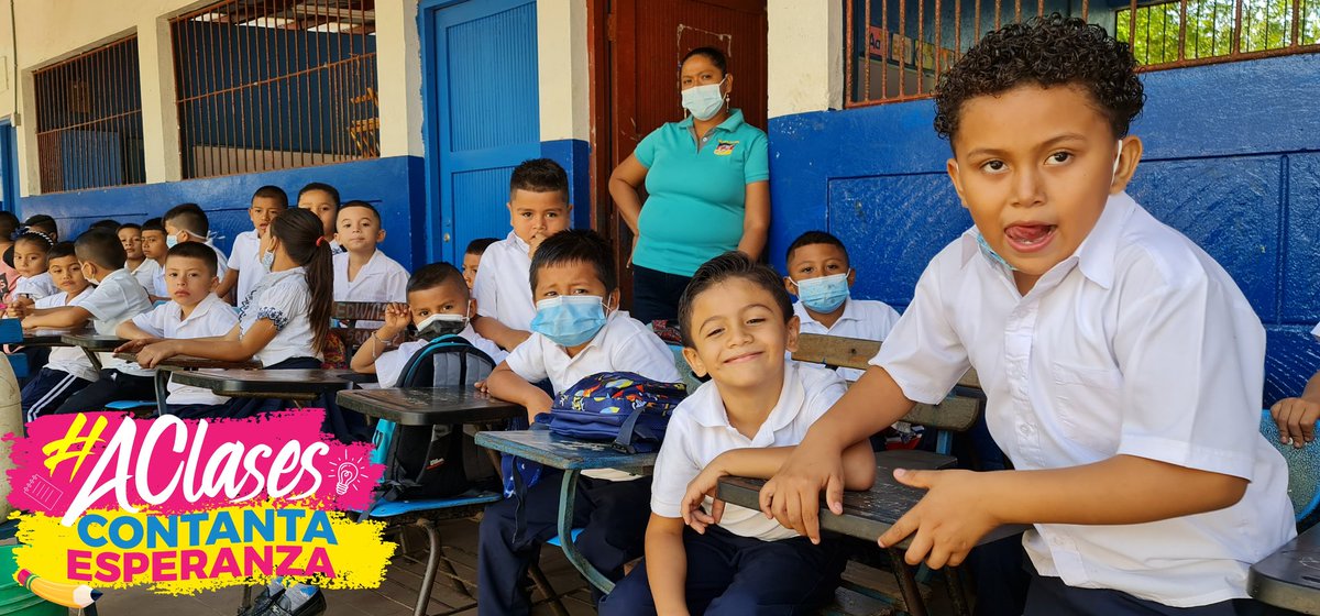 Inauguración del #BuenCicloEscolar22. En la comunidad de San Cristóbal de #SanRafaelDelSur  los niñxs  regresaron este #24Enero a #ClasesConTantaEsperanza, acompañados de sus padres.