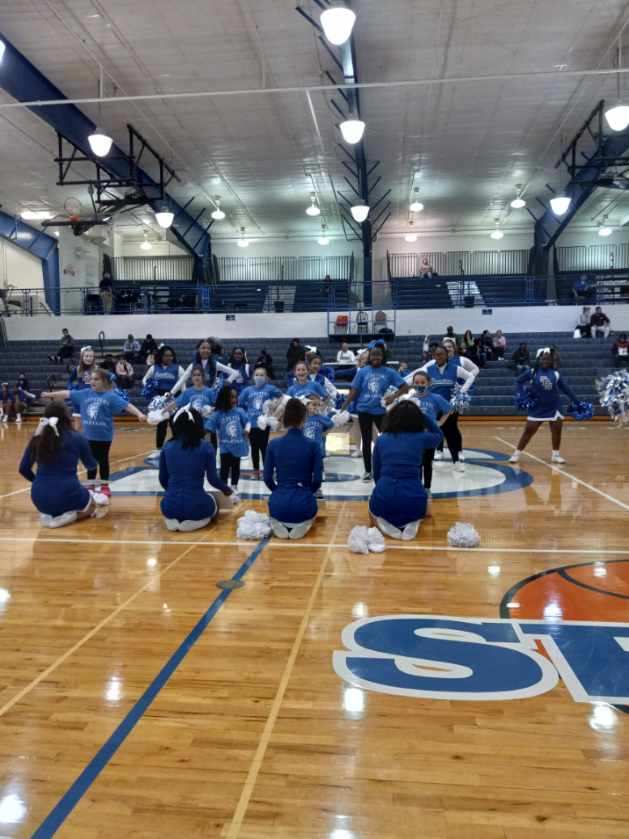 Our Biddy Cheer team did an excellent job at Saturday afternoon's basketball game!  Thanks to Coach Windom and Mrs. Reef for their efforts and the great photos!

#SpartanSpirit
