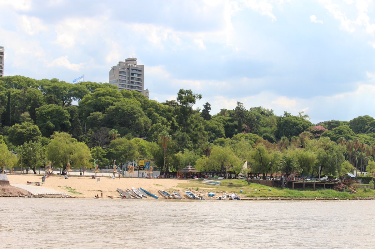 ParanaRowing's tweet photo. 😍La playa de la Sede Social vista desde el río Paraná 😍
#HaceteSocio y disfruta de este verano en todas las instalaciones del Paraná Rowing Club 😎
#VamosRowing #UnGranClubConUnaPequeñaCuota #QLSR https://t.co/SK5NRh8Fht