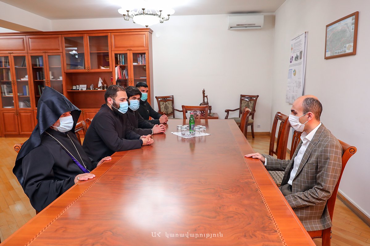 Artak_Beglaryan's tweet photo. Today I met & awarded a group of priests of #Armenian Apostolic Church who were serving at #Dadivanq monastery for more than 8 months under #Azerbaijani isolation & #Russian peacekeepers' protection.
A new group replaced them for further service. https://t.co/ycBFaWq6nZ