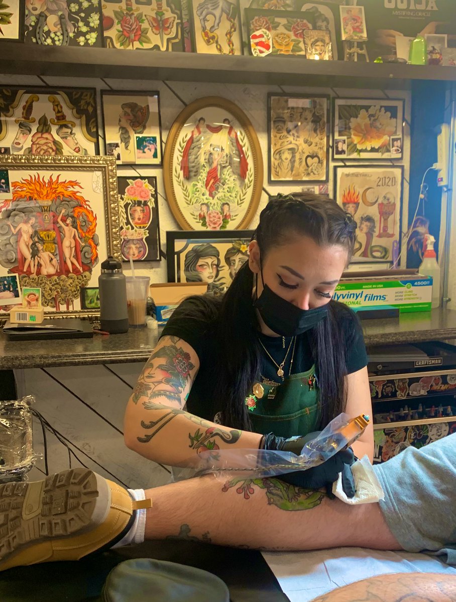 brittney_vasco's tweet photo. ✨FRIENDS✨ I will be tattooing in California at the end of the month! Help me find some cool people in California to tattoo at my guest spots! https://t.co/6Qetyqhy7p