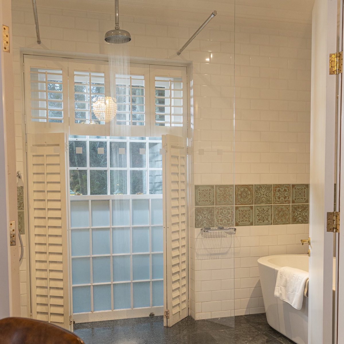 With each room being uniquely designed, you are guaranteed a space with it’s own individual character at Cliff at Lyons 🌱

This room is in our Mayor’s House, with views out to our famous Lily Pond 🌿