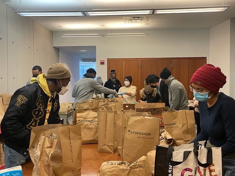 Fernandez4NY's tweet photo. #NatPack partnered on the MLK Day of Service Grocery Giveaway with the Bronx Community Foundation at Einstein College of Medicine to help Medical Students pack and distribute food packages and PPE to the community!
#InThe80th https://t.co/daMPF32SG0