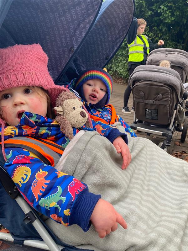 Our babies took a trip to Sydney gardens this afternoon to watch the trains go past and explore the local community #lookingfortrains #babiestrip #understandingtheworld 🚂