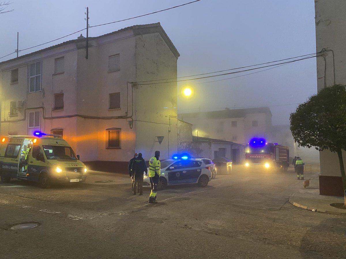 PLVillarrobledo's tweet photo. #TodosSomosUno
Gran coordinación entre #Sepei, #GCivil, #Sanitarios y #PLVillarrobledo en los 2 incendios, casi simultáneos, ocurridos en la mañana de hoy en #Villarrobledo. https://t.co/ndEOGOxep6