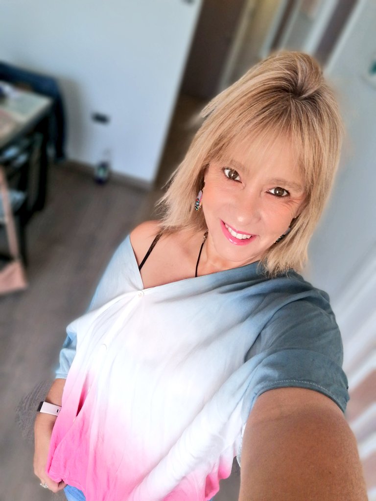 SotoRubila's tweet photo. #Solcito
#DÍA24
#tardesSol
Siempre sé magia para la gente que está cerca de ti...
Sé luz,
alégrate,
sé color,
aunque todo sea blanco y negro.
Siempre sé lo que quieres para ti...
Ama 🌻 sonríe 🌻 agradece 🌻 vive hoy 🌻
S🌻Lcito https://t.co/r3GUFHko4T