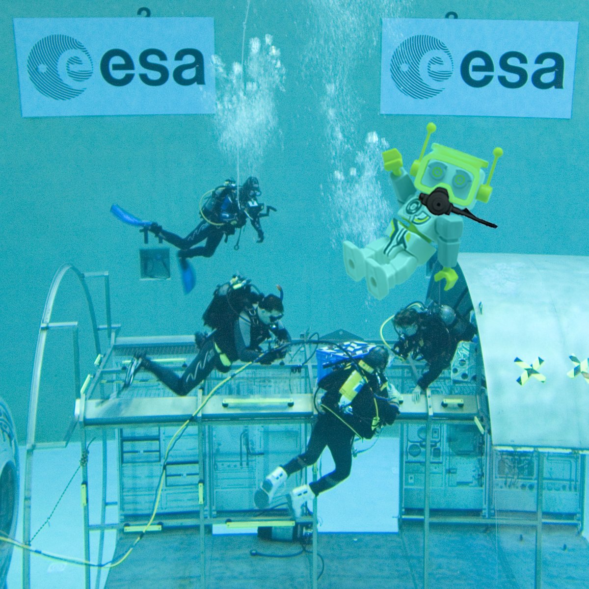 ROBertknows_PM's tweet photo. Swimming is an important part of the astronauts' preparation on their way to space. Why? Well, that's obvious: working in weightlessness can be trained under water. So I jumped right in! 💦
#ESAxPLAYMOBIL #ROBertknows #PLAYMOBIL @ESA_de @esa https://t.co/c7qAfn6EOA