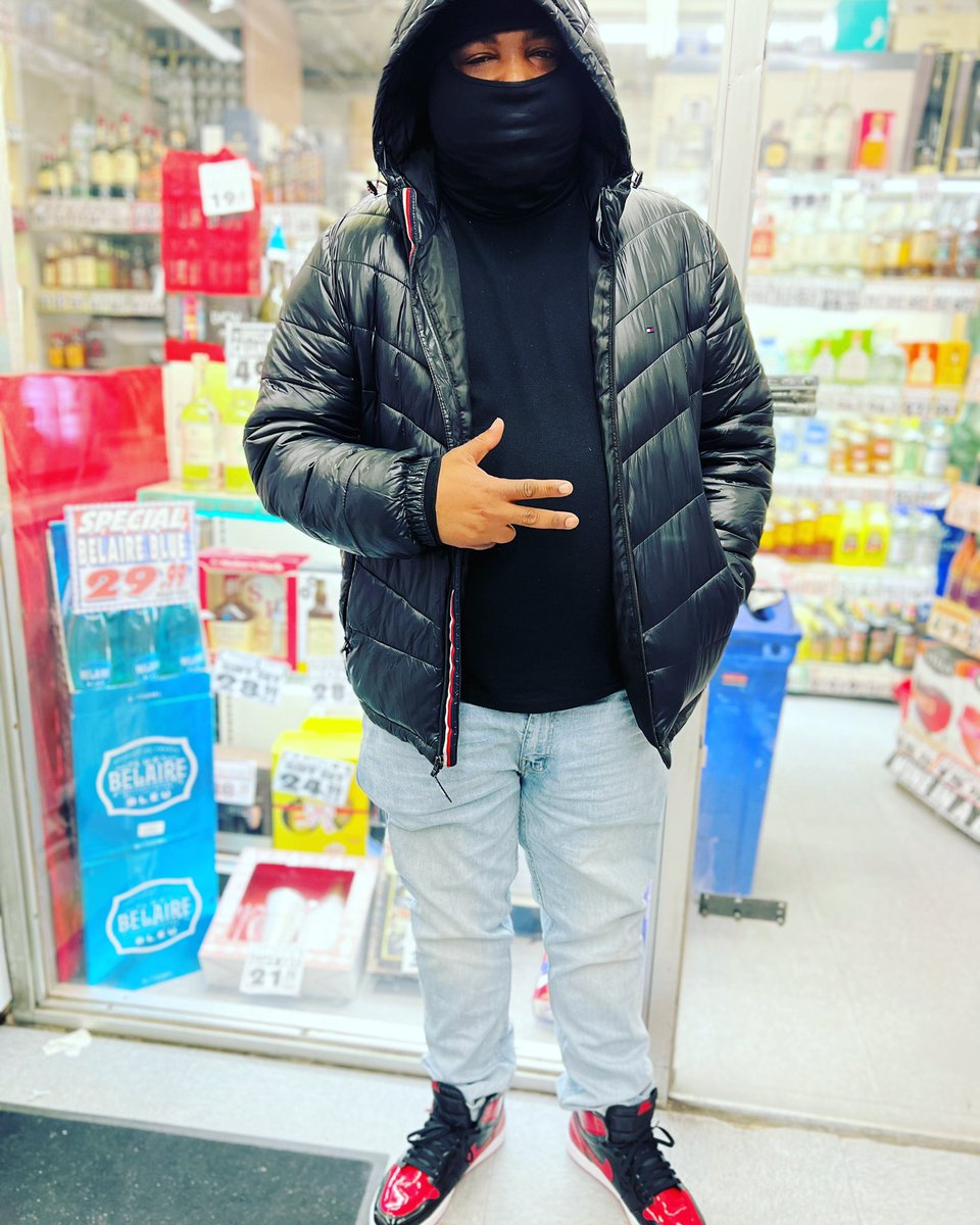 Anthonysr37's tweet photo. I’m coolin https://t.co/5RoprFC1YB