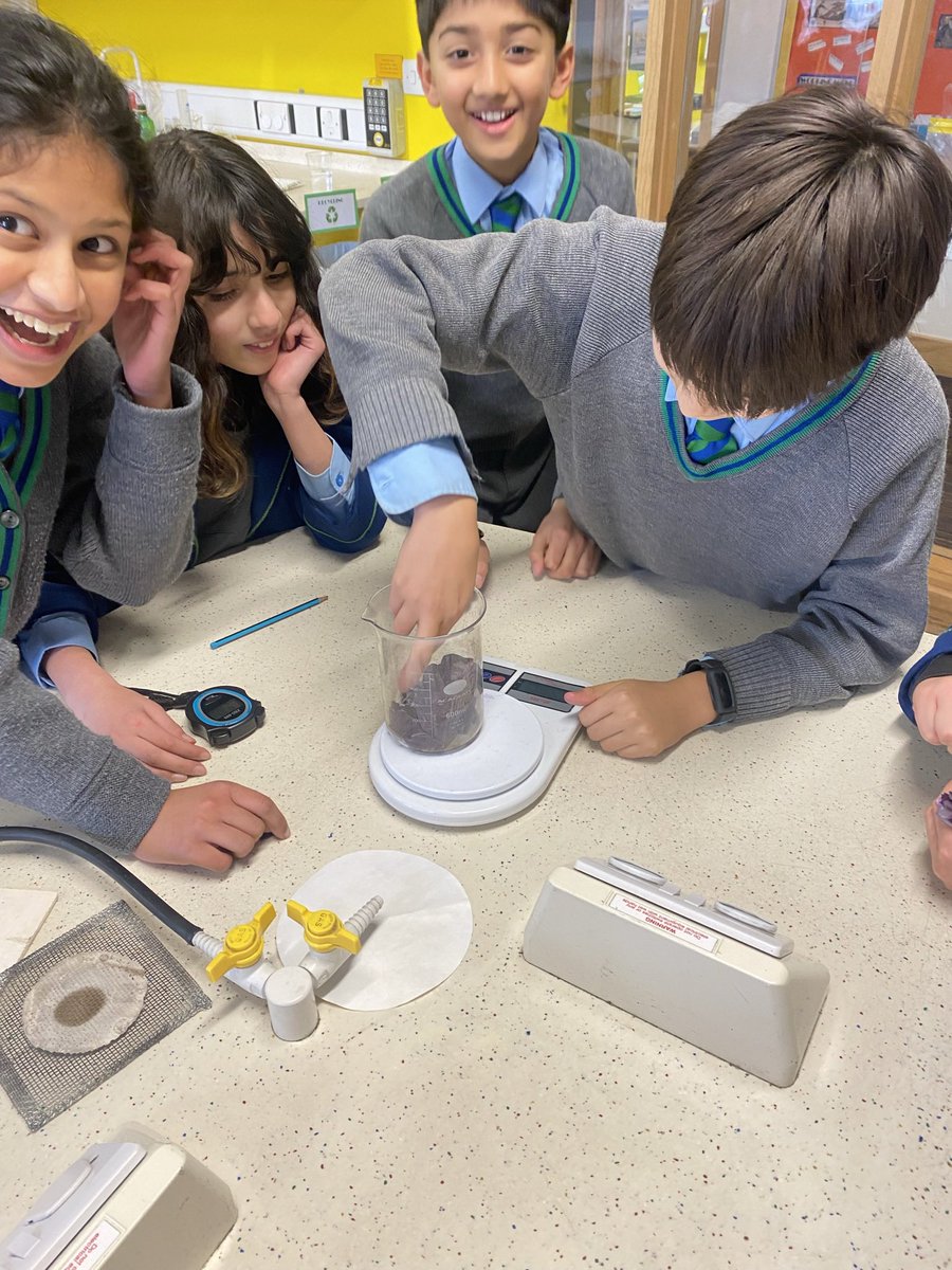 RPPS_STEM's tweet photo. This week, Year 6 made cabbage indicator to identify acidic, neutral and alkaline substances! 
@RPPS_Year6 
#cabbageindicator #year6science #primaryscience #practicalscience #handsonlearning https://t.co/LyS23ZAELn