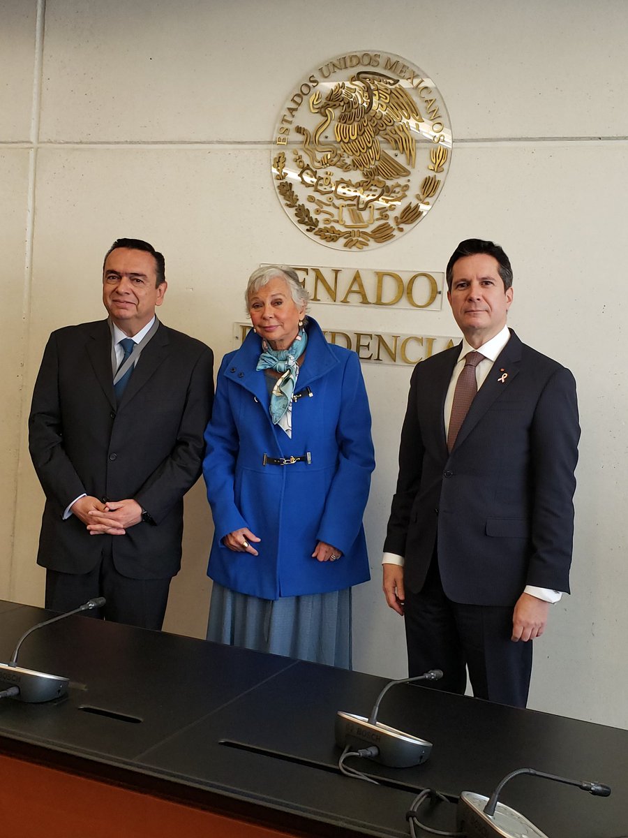Agradezco a la Senadora Olga Sánchez Cordero el diálogo y que, juntos, construyamos las reformas que incluyan la opinión del notariado nacional. Coincidimos en que el diálogo suma siempre para encontrar, precísamente, coincidencias.