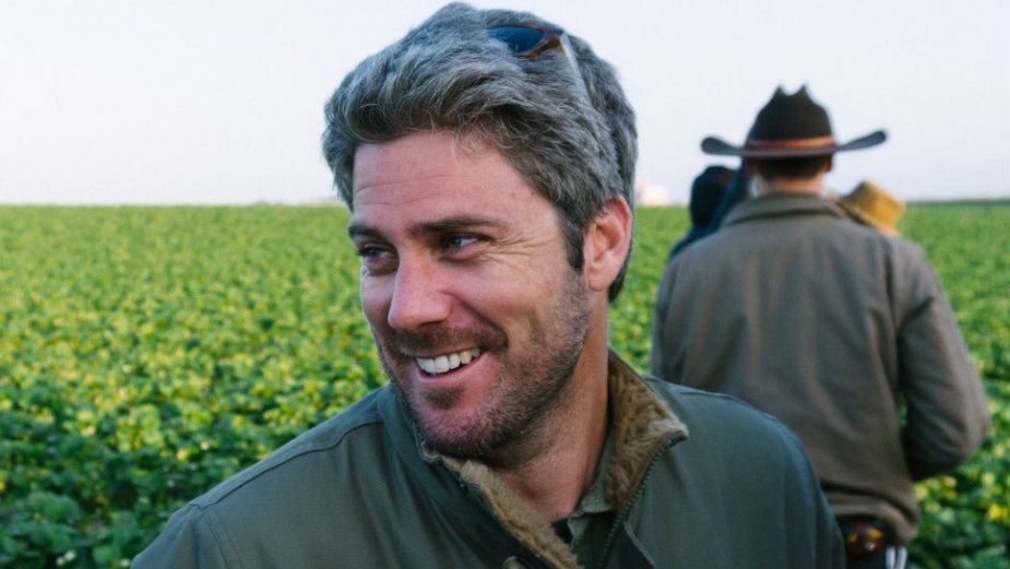 .<a href="/FarmLeague/">Farm League</a>'s Grammy-nominated director Tim Wheeler discusses genuine collaboration, striking cinematic visuals and authentic moments. hubs.la/Q012LvHH0