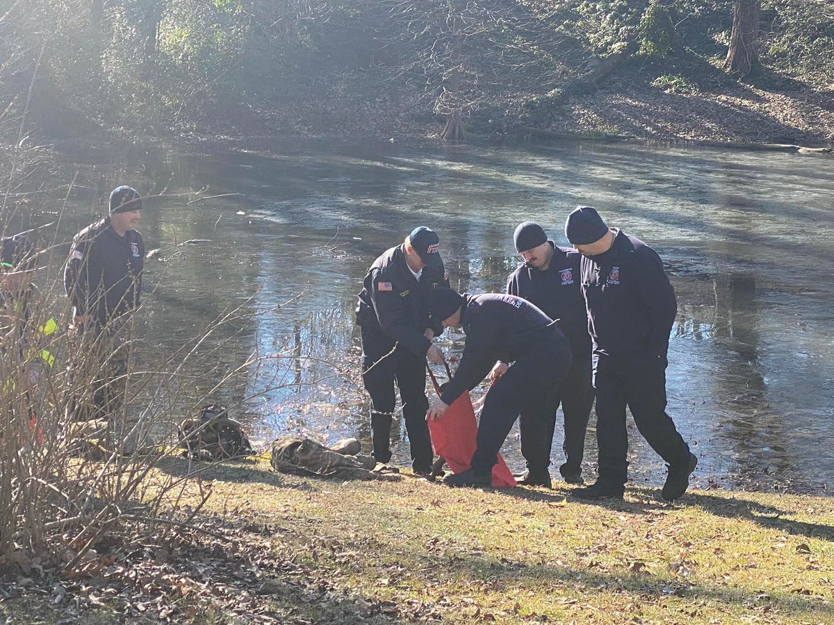 CityofJacksonTN's tweet image. Over the weekend, our @JacksonTNFire assisted in the rescue of an animal that fell in a frozen lake in the LANA Community. #SecondToNone! #JacksonTN
