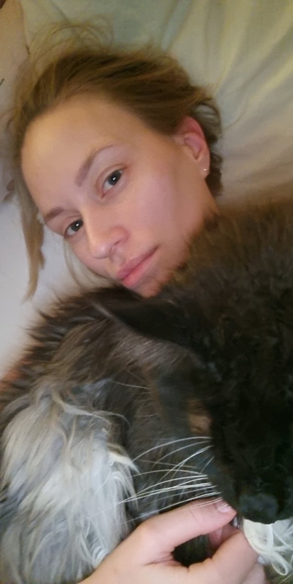 Being away from work and stream for such a long time made me accept more how I look without makeup. Thanks I guess 😂