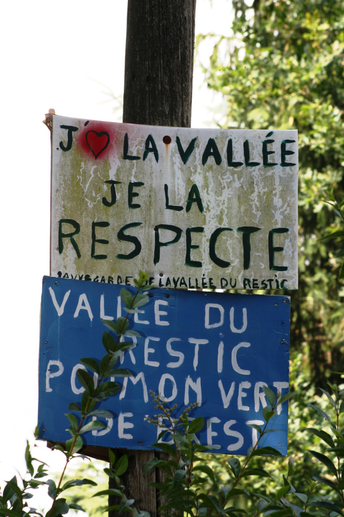 MarieQuetier's tweet photo. 📝 Ce dimanche 30 janvier, rendez-vous à 14h30 au niveau du 110 de la rue du Restic à #Brest pour la plantation résistante d'un treizième pommier 🍎🍏 dans la #ValléeDuRestic avec notamment les ami.e.s de l'association #AE2D 🧑🌾
Pour cause d'arpentage, je ne serai pas présente 😞 https://t.co/Yp5WPF2Tx2