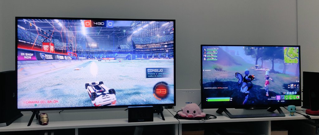 pablorux's tweet photo. @anytahg92 y yo disfrutamos a lo grande en nuestra casita.
Ventaja de tener 2 teles juntas en el Salรณn y ser una parejita gamer...
๐ฏ๐๐๐.
Cada uno jugando a lo que quiere y disfrutandolo. ๐๐ฎ๐.
#AmorGamer #Player1Player2
๐๐ฐ๐ป๐คต๐ป๐... https://t.co/tbQQp8XBqm