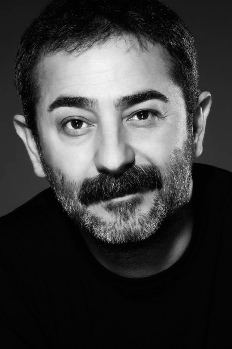 Bir süredir akciğer kanseri tedavisi gören hemşehrimiz, usta oyuncu Ayberk Pekcan’ı henüz 51 yaşında Mersin’de tedavi gördüğü hastanede kaybettiğimizi üzüntü ile öğrendim.

Merhuma Allah’tan rahmet, ailesine, sevenlerine ve sanat camiasına sabır dilerim.