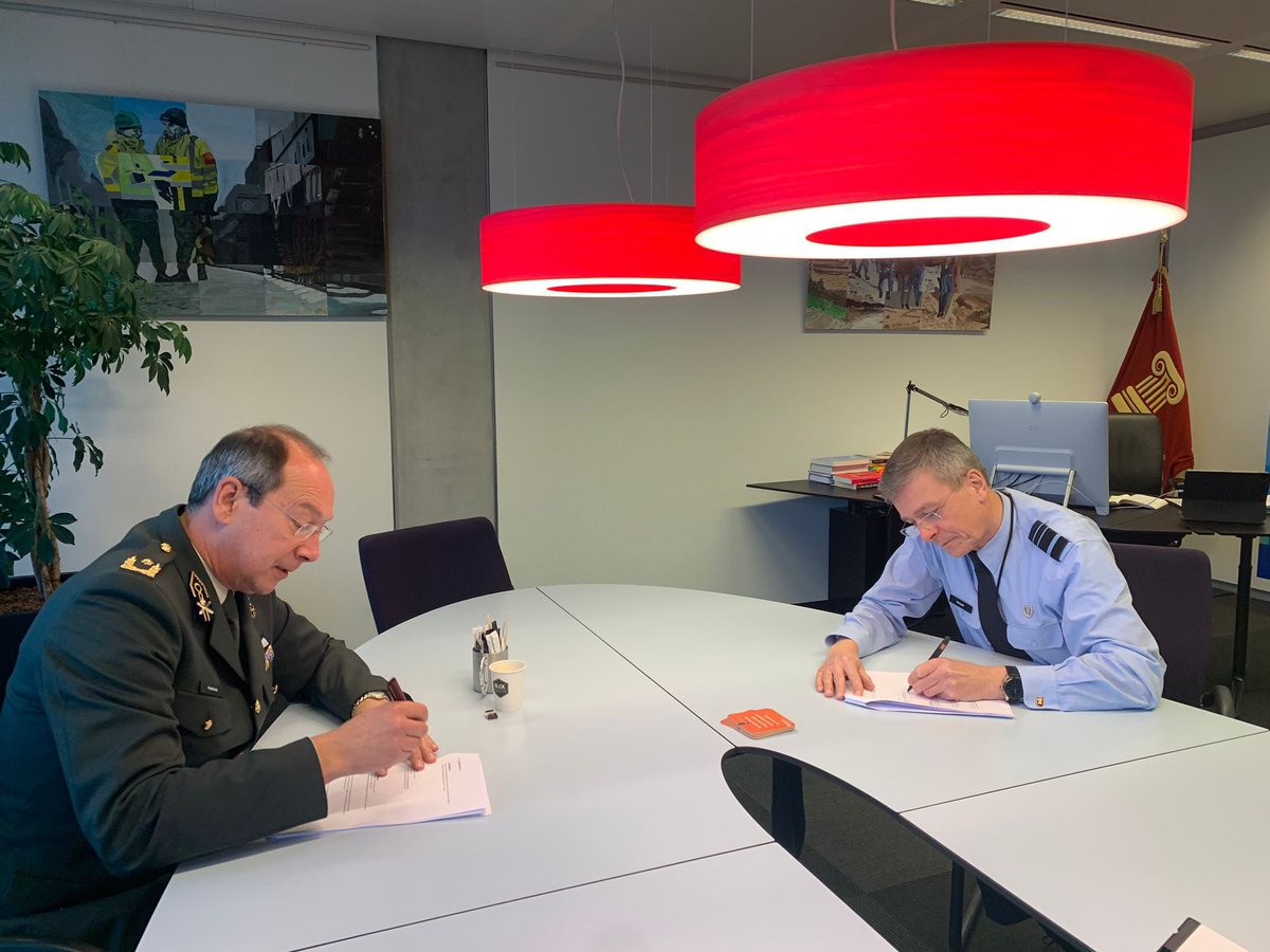 Op 24 januari is het LZV-convenant getekend door <a href="/Defensie/">Ministerie van Defensie</a>. Alle partijen van het Landelijk Zorgsysteem voor Veteranen hebben zich nu aan de doelstellingen van het LZV verbonden. <a href="/NLVi_Doorn/">Nederlands Veteraneninstituut</a> Meer weten over LZV zie lzv-groep.nl