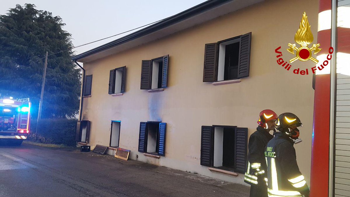 vvfveneto's tweet photo. #24gennaio #Altivole(TV), nel pomeriggio, #incendio nella cucina di un’abitazione: #vigilidelfuoco con due squadre portano in salvo una donna e spengono l’incendio. Danni ingenti. In corso la valutazione delle cause del rogo #soccorsiquotidiani https://t.co/FYeNCqOWWJ
