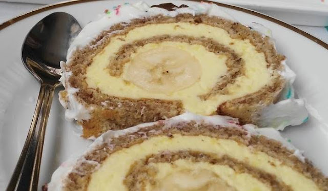 ROLAT S BANANAMA: Jednostavan i pouzdan recept za finu poslasticu
mojakuhinja.net/2016/02/rolat-…