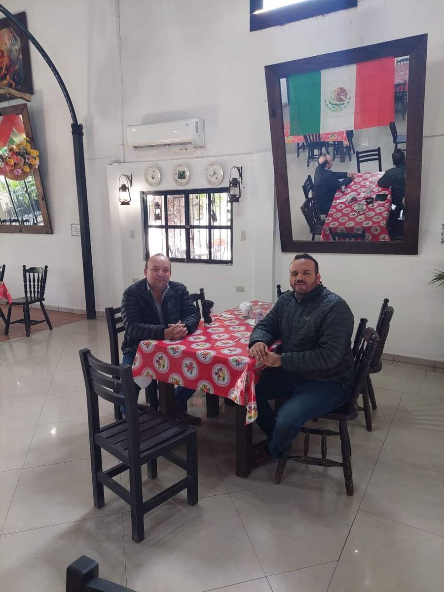 CNCSinaloa's tweet photo. Buenos días ☀️ nuestro dirigente estatal, Miguel Ángel López Miranda, sostuvo un encuentro con el líder del Comité Estatal de Sanidad Vegetal del Estado de Sinaloa, Abraham Bello Esquivel, con el objetivo de trabajar de la mano en el tema fitosanitario.

#SomosCNC https://t.co/4vhsgGVzVH