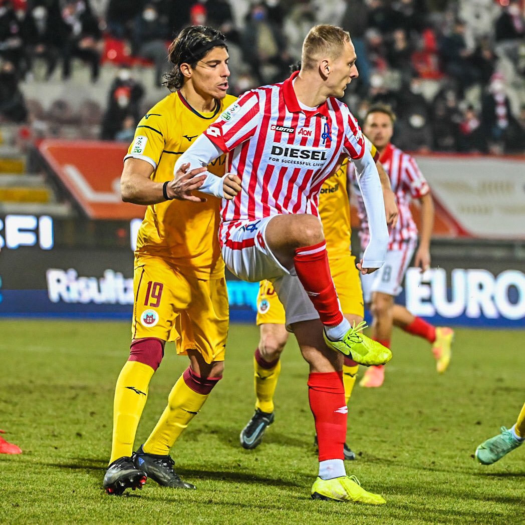 ascittadella73's tweet photo. Un ottimo esordio con la maglia granata e in Serie B per il nostro Vincenzo #Ciriello!
Avanti così Vince!!🙌🏻👏🏻👏🏻
#SerieBKT #ForzaCitta https://t.co/NyRtvePagX