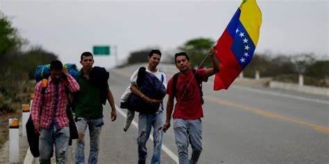DardoDigital's tweet photo. Cerca de 500.000 migrantes vienen de Venezuela, sabes de dónde vienen los demás? Aquí te lo decimos https://t.co/AieiE2dS93 https://t.co/jSM7DcCYk3