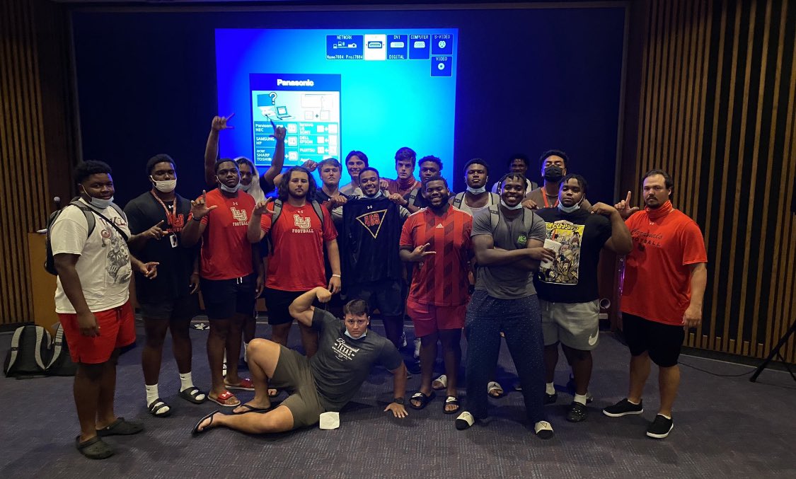 sekai_asoau's tweet photo. After a great call with coach @COACHCAMFB I have been blessed with my 6th D1 offer from @LamarFootball
This one for you #AuntyO🕊❤️
@coachTcsm @hardee9596 @Coach_Sekona @CSM_Football
#4myfallen🙏🏽🕊
#4myrealest🩸 https://t.co/BwnvQbZ6qS