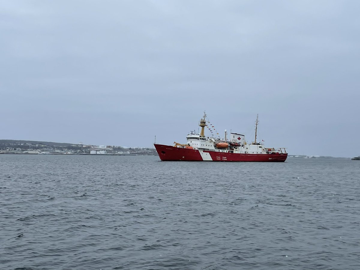 willtraves1's tweet photo. Just happened to catch CCGS Hudson come into Halifax for decommissioning. https://t.co/hozmmezXKC