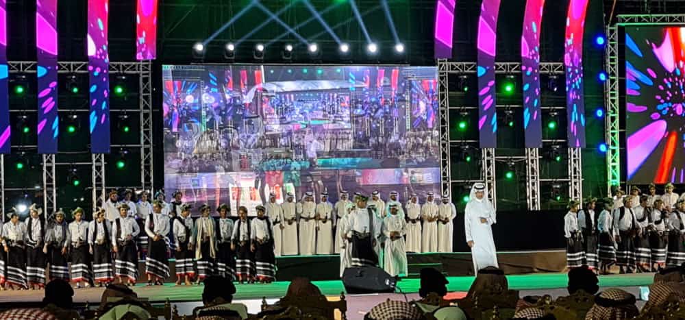 ijubran's tweet photo. في #الداير يُدهشك كل شيء، ويُبهرك كل شيء، يعشق أبناؤه التفاصيل، ويربحون دايمًا الرهانات، لأنهم وبكل بساطة لا يقبلون أنصاف الأشياء.
قدموا في مهرجان البن التاسع كل ما يليق بهم، وبتاريخ إبداعهم، وبحجم المناسبة وحضورها المختلف هذا العام، وما زالوا.🌷🍃
#مهرجان_البن_الخولاني_السعودي https://t.co/HRldNeyvH1