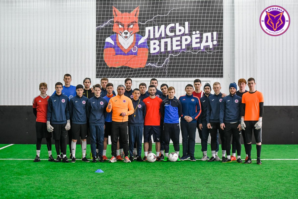 Фотографии с тренировки ФК "Армавир-2" в манеже

Больше фото на сайте Клуба

fcarmavir.ru/media/photo/fo…