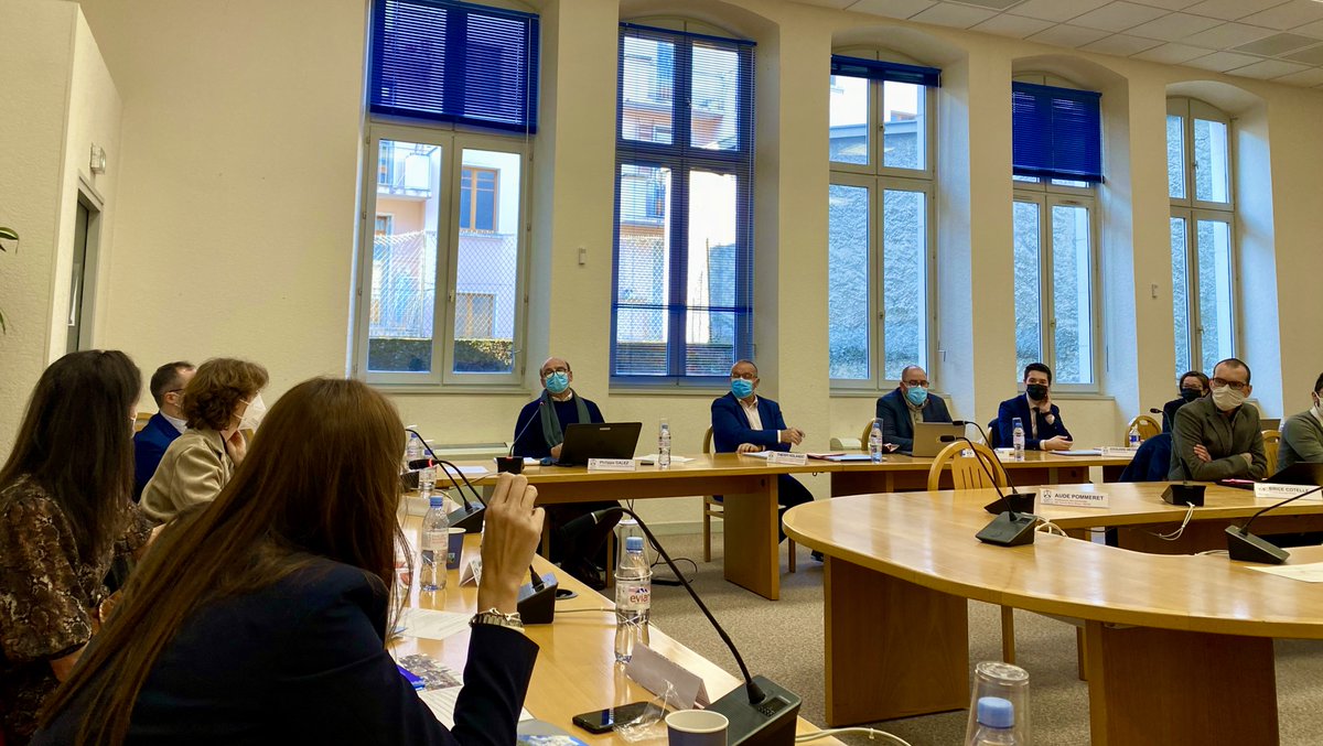 ASBarthez's tweet photo. Echanges très constructifs avec les équipes de @Univ_Savoie : une université ancrée sur son territoire qui construit formation et recherche innovantes avec le monde socio-économique et les collectivités. Une équipe soudée et engagée 👏 @sup_recherche https://t.co/4Zr9OXiWPq