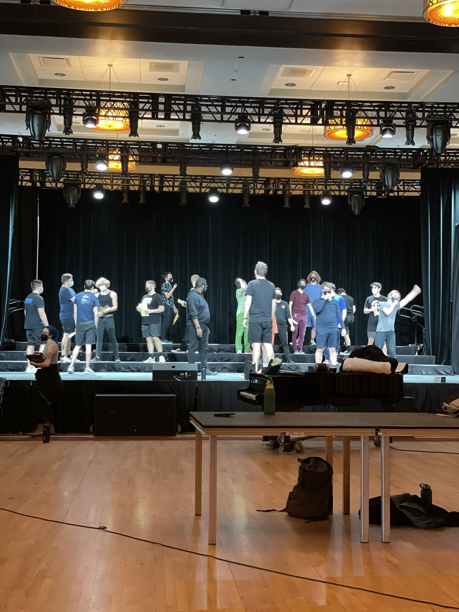 uwecchoir's tweet photo. Cabaret tech rehearsal is in full swing!!! #CabaretOlympia
#iSingUWEC https://t.co/0oiybA0y7L