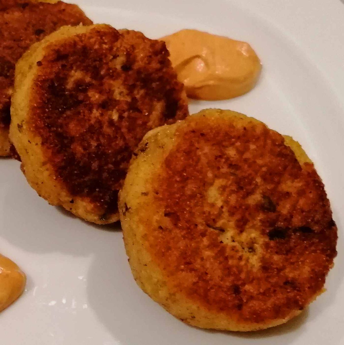 MikeKocht's tweet photo. "Labal" (#Laibchen) #Twooking
Heute aus #Topfen (#Quark) (#Dinkel-) #Grieß und #Kräutern
Dazu ein roter Dip und Salat vom #Chinakohl
#Vegetarisch as its best! Einfach und günstig dazu
https://t.co/sNiIT8XYbD https://t.co/TsCiIm2IDS