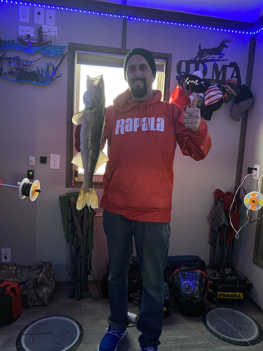 leaf308's tweet image. Biggest eye of the year so far in the Ice shack 23”