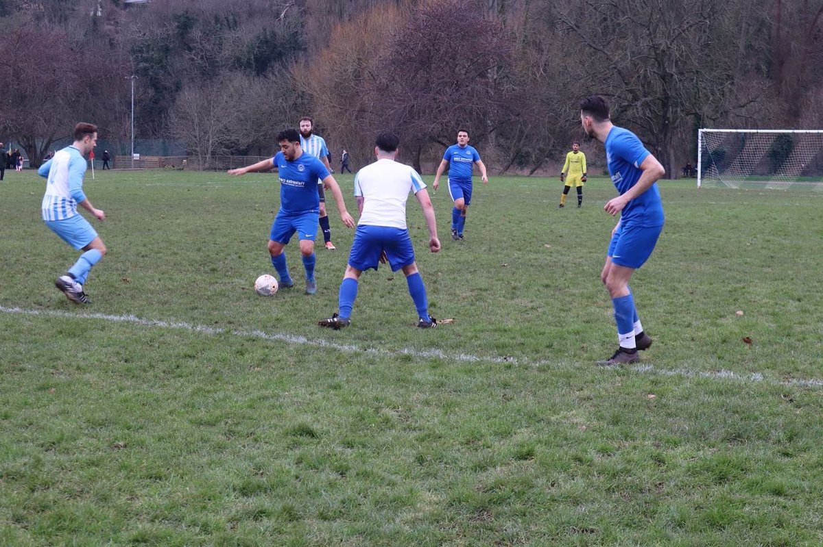 DeHertford's tweet photo. Some match action from Sundays W #HCDF💙🤍 https://t.co/miiUj5oNA9