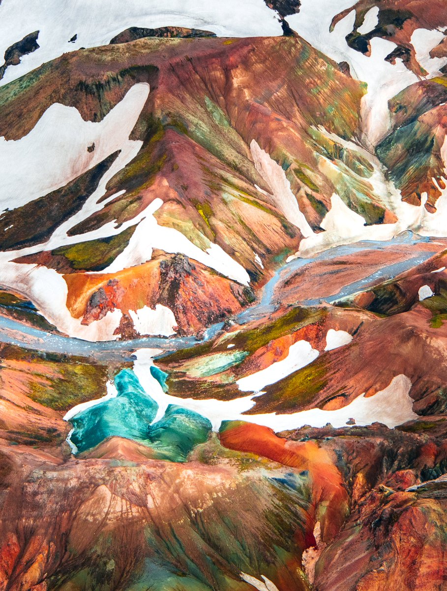 johanlolos's tweet photo. They say you just need 1 RT to find the right collector.

There it is: "Hálendið", my genesis collection minted on its own smart contract.

A tribute to the painting-like landscapes of the Icelandic Highlands. 

3 pieces available before it sells out.

💎 https://t.co/JG0Gyi9XOL https://t.co/EYFwDqGq6i
