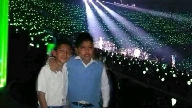 BadbunnyStan_'s tweet photo. Mi amigx y yo en el estadio azteca viendo a nuestro dios Bad Bunny https://t.co/UP9NTdjeBZ