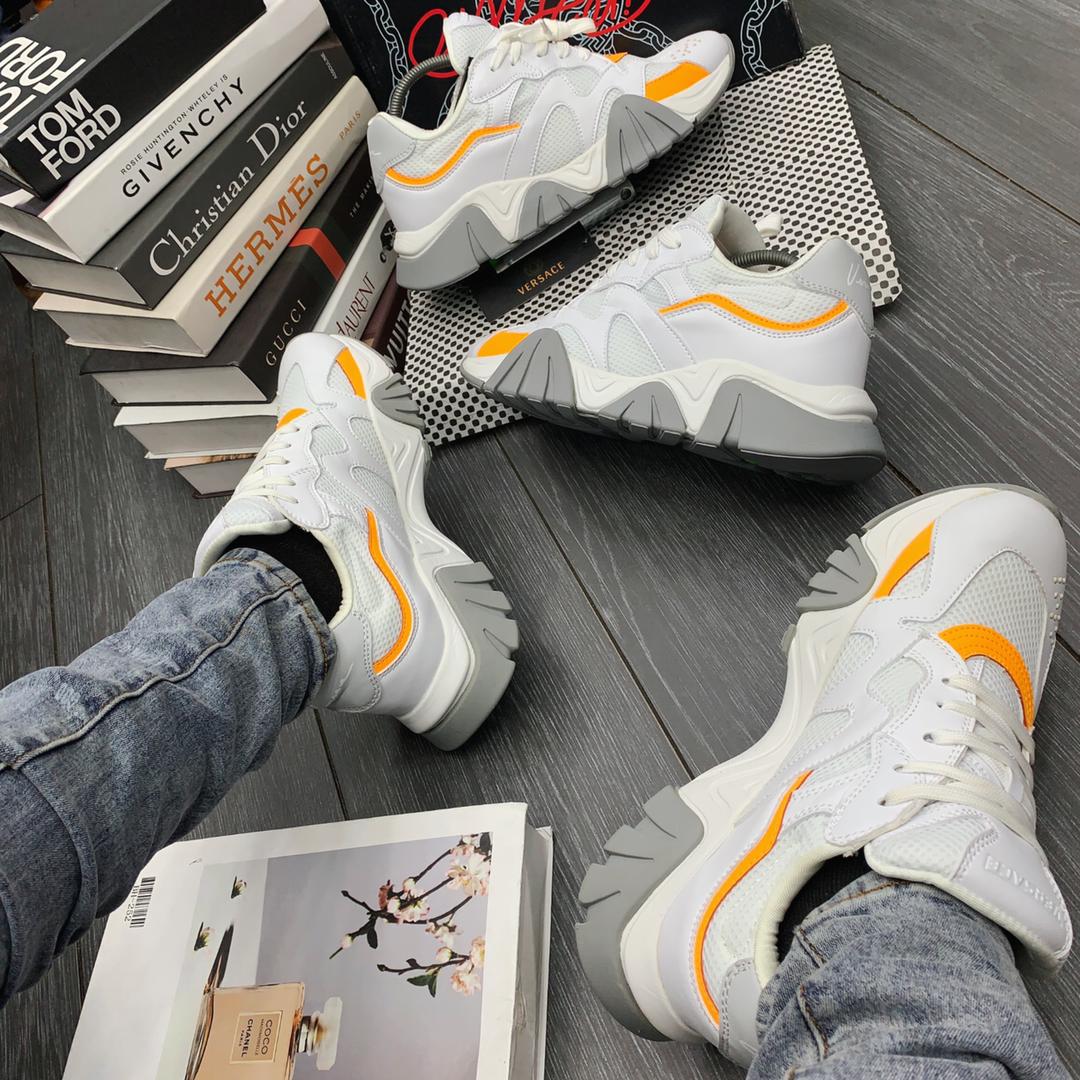 jide_more's tweet image. Available in store 40to 45