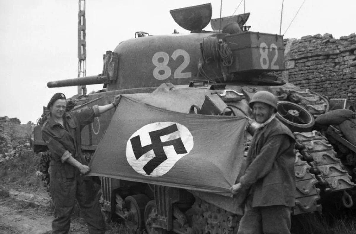 1714Resistencia's tweet photo. Arriben les primeres fotografies de les tropes espanyoles destinades a la frontera rusa.
#SpainIsAFascistState #stopfascim #spain_terrorist #Guerra https://t.co/JCID7bp6ob