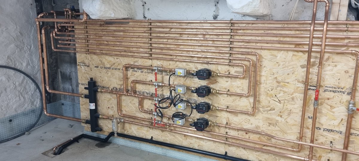 McrPandH's tweet photo. Large domestic plant room completed with  48kw system boiler. Ground floor, 1st floor and towel rail heating zones, 120sqm underfloor heating and unvented cylinder, just wiring and lagging to finish off @vaillantuk https://t.co/fj09yP6Jzs