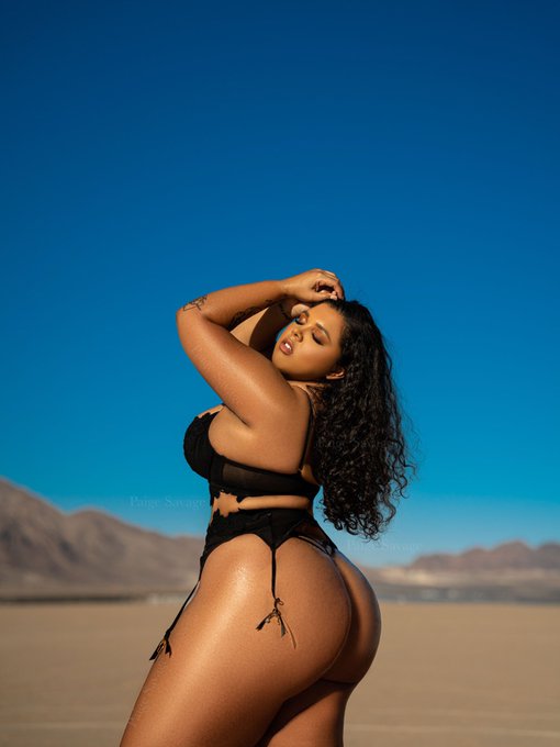 Apollo can&rsquo;t stop crushing on me☀️ https://t.co/2BjNaLhKKJ