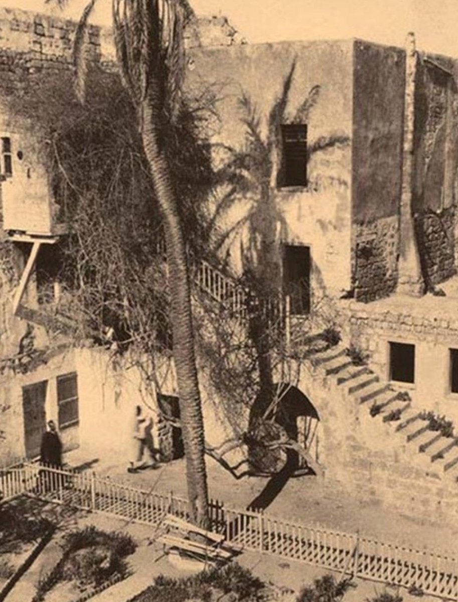 في الماضي كان الاقتراب من هاتف☎ المنزل
محظوراً وممنوعا إلا على الوالدين وإذا رن الهاتف تتعالى أصواته...