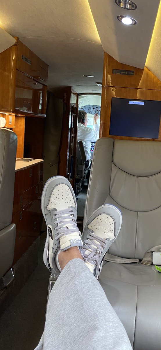 Lane_Kiffin's tweet photo. Headed to get …… ⁦@OleMissFB⁩ https://t.co/AiShWasOsG
